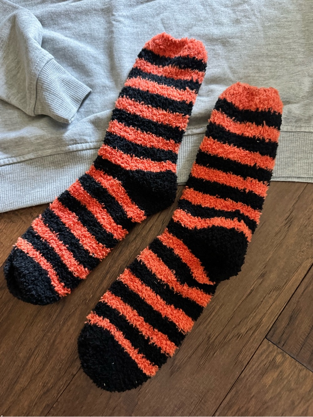 Rae Dunn Hocus Pocus Halloween Sweatshirt and Socks Set - Picture 6 of 8